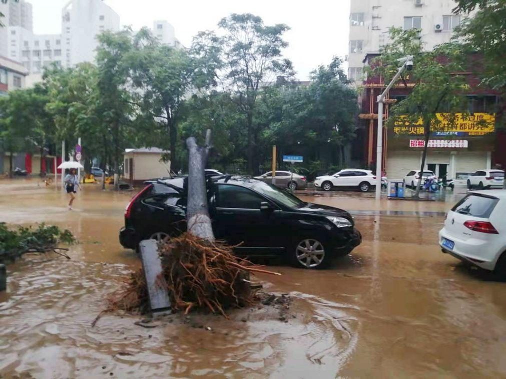 Sobe para 51 número de mortos nas enchentes no centro da China