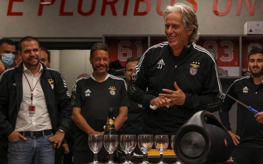 Veja as fotos da festa de aniversário de Jorge Jesus no balneário do Benfica