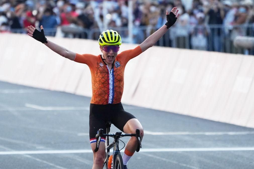 Tóquio2020: Ciclista Van Vleuten festejou o ouro, mas acabou com a prata