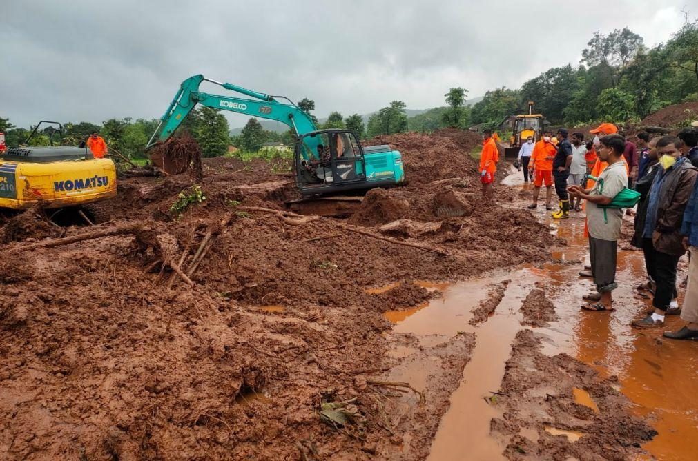 Sobe para 164 o número de mortos por chuvas torrenciais no oeste da Índia