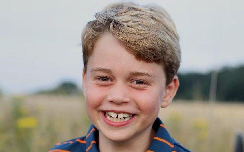Príncipe George Filho mais velho dos duques de Cambdrige está de parabéns! A nova foto da criança