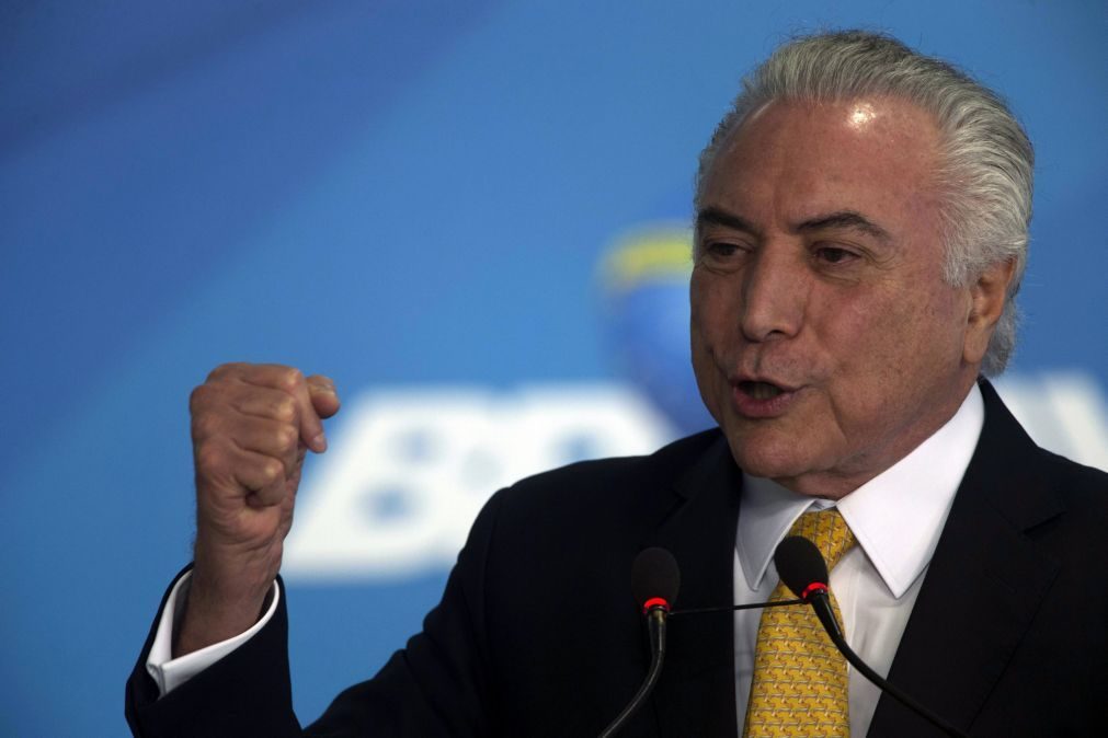 Michel Temer vence primeira votação sobre denúncia de corrupção