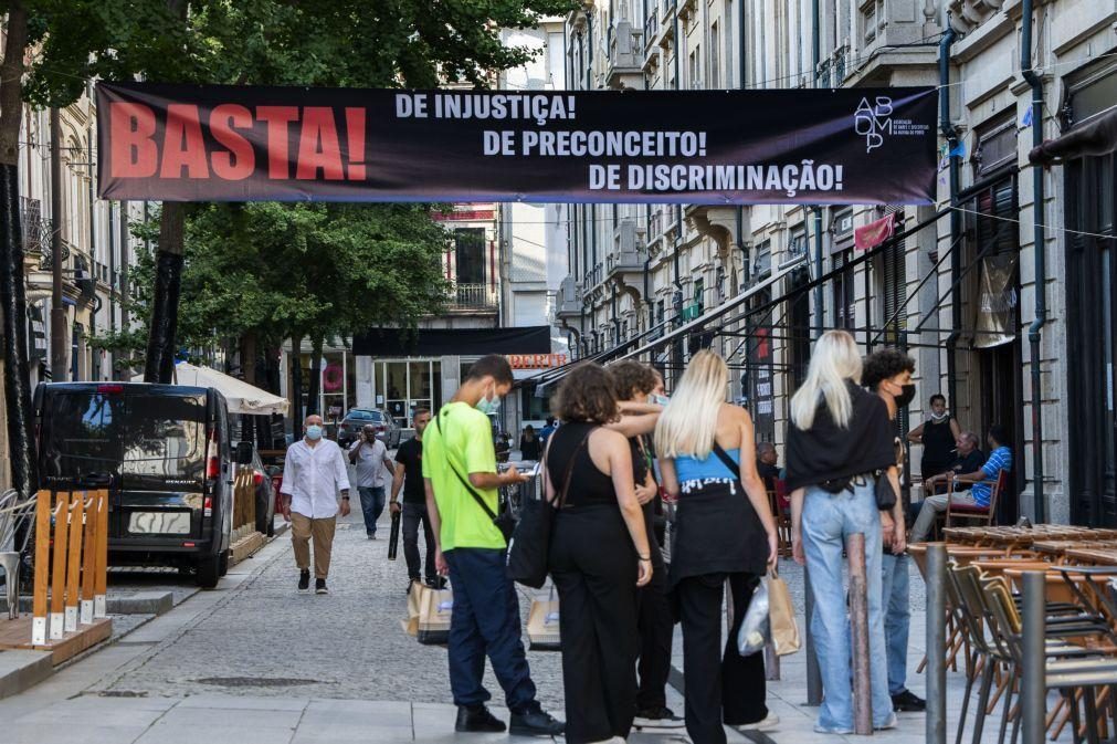 Bares do Porto dizem que restrições a fumadores surgem 