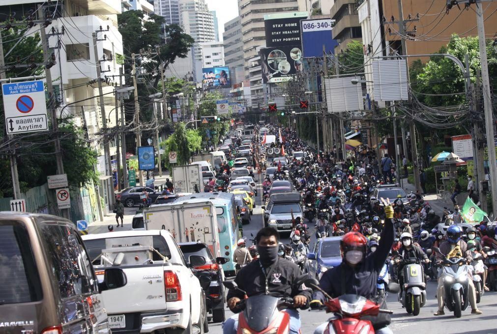 Covid-19: Milhares de viaturas nas avenidas de Banguecoque em protesto contra Governo