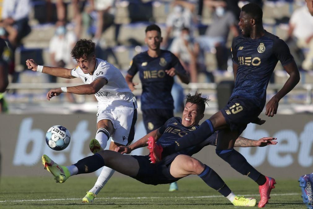 FC Porto vence Famalicão com 'bis' de Martinez e junta-se a Sporting e Benfica