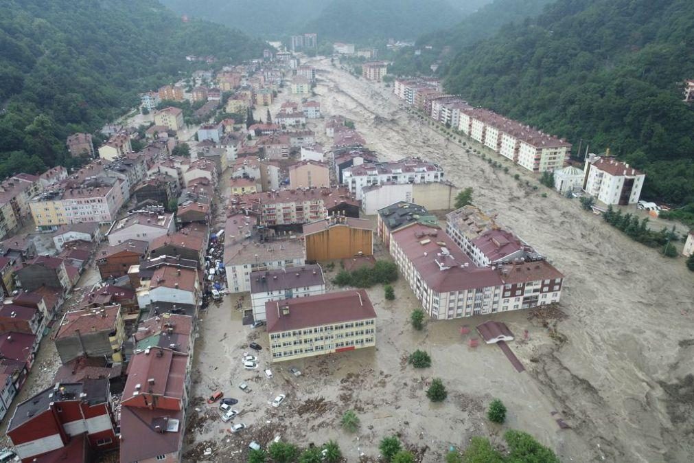 Número de mortos causado por inundações na Turquia sobe para 70