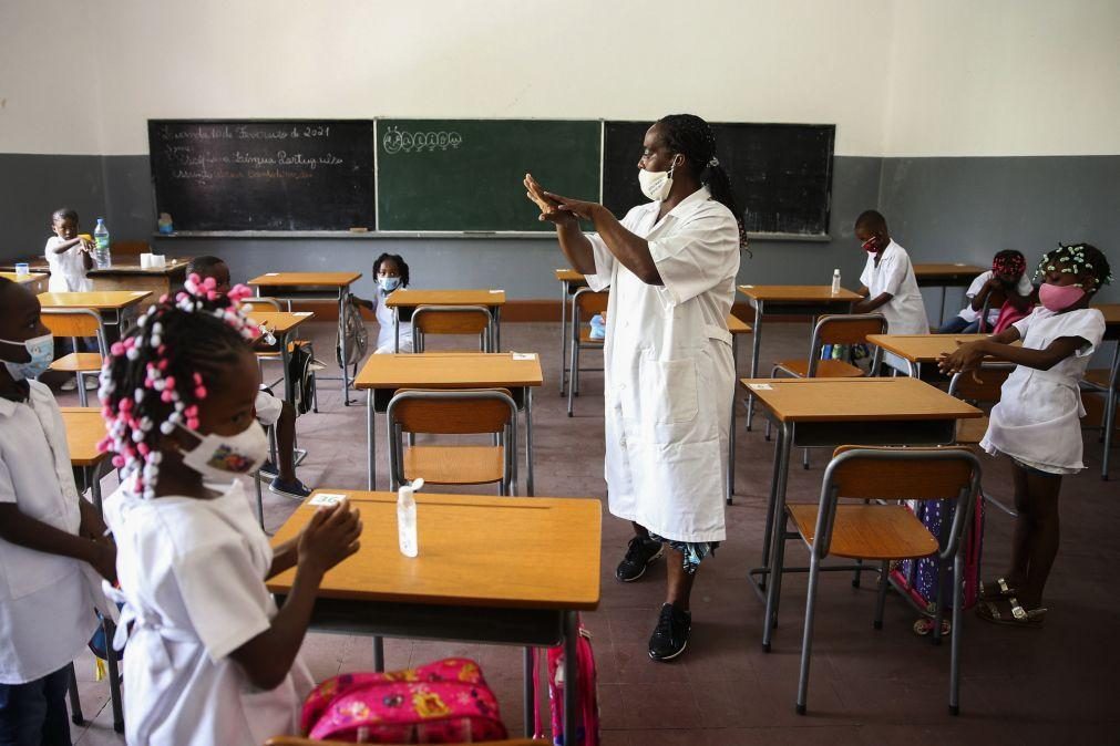 Estudantes angolanos contestam exigência de média de 14 para formação superior de professores
