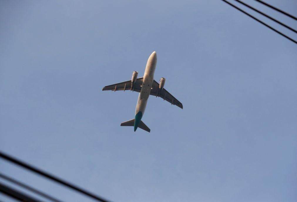 Transporte aéreo cai 44,6% no 1.º semestre mas mantém crescimento em junho -- INE