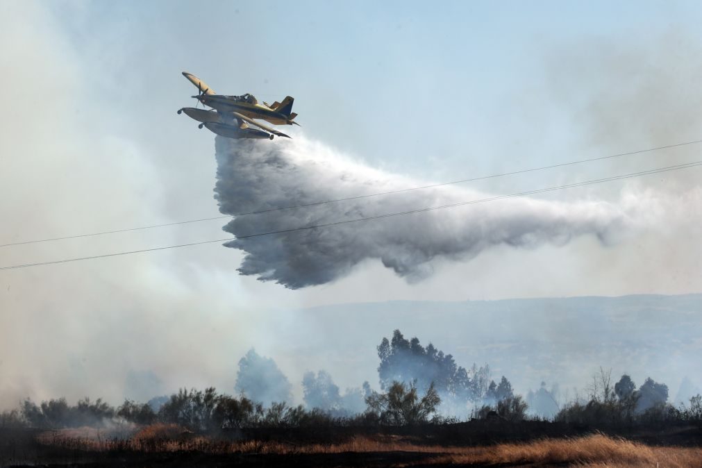 Nove meios aéreos no combate ao incêndio de Odemira