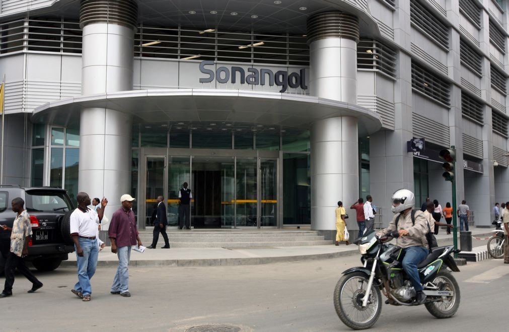 Angola embolsou no segundo trimestre 6,7 mil milhões de dólares com petróleo