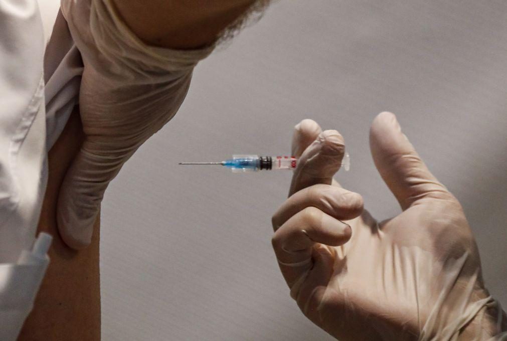 Covid-19: Mais de 70% dos franceses já receberam primeira dose da vacina