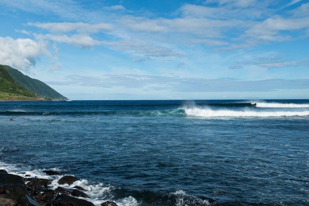 Açores: Resgatado navio à deriva com sete tripulantes ao largo da ilha de São Jorge