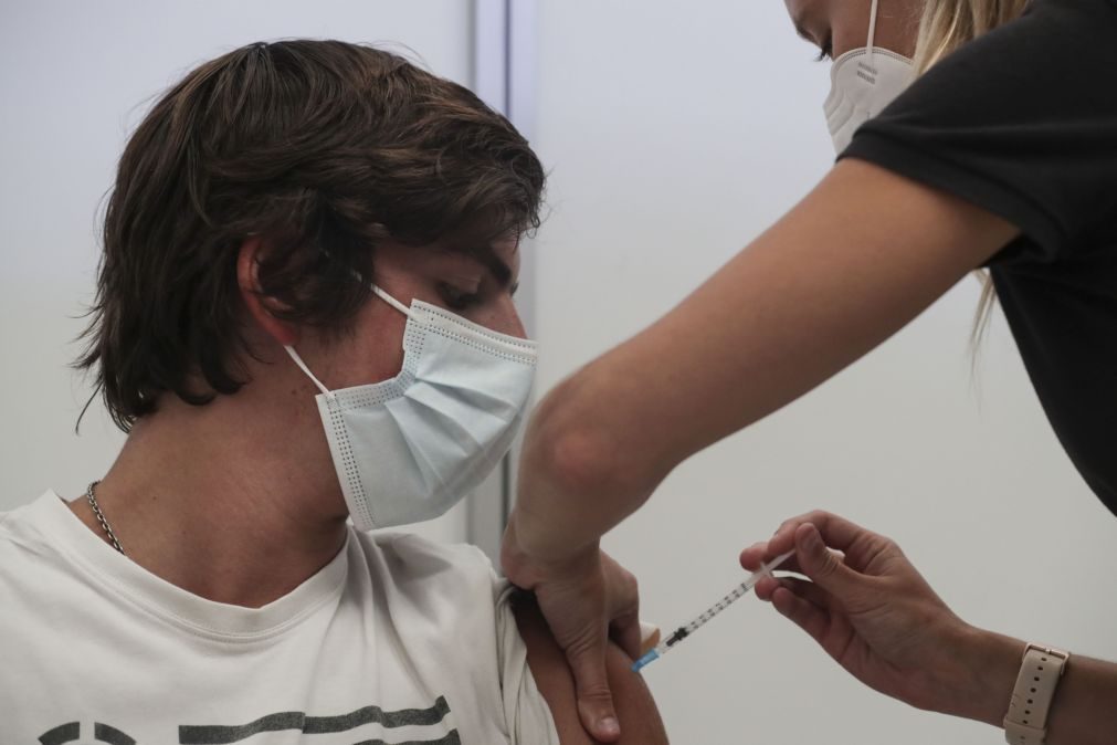 Covid-19: 118 mil jovens foram vacinados até às 17h00 de sábado