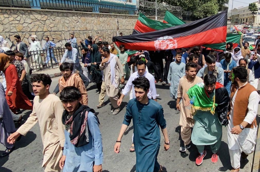 Afeganistão: Resistência prepara-se para 