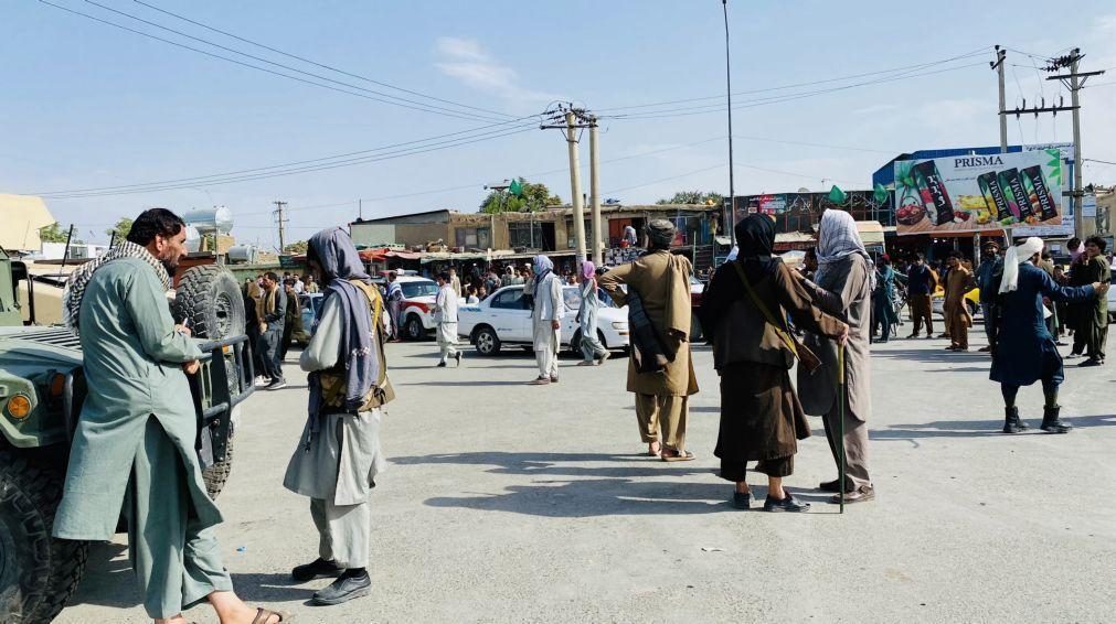 Afeganistão: Estender prazo de evacuação é 