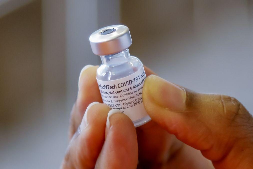 Covid-19: EUA aprovam definitivamente vacina Pfizer para pessoas a partir dos 16 anos
