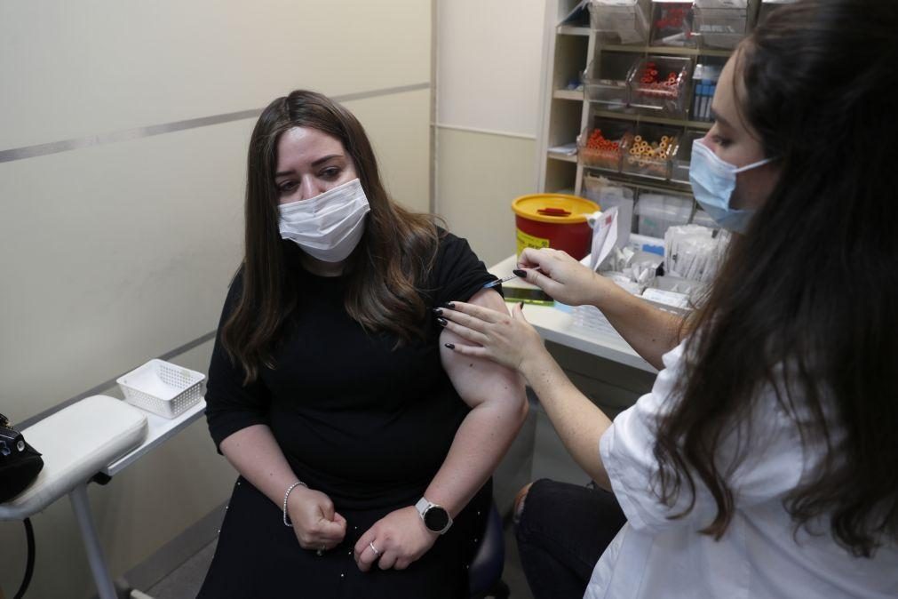 Covid-19: Israel autoriza terceira dose da vacina para maiores de 30 anos