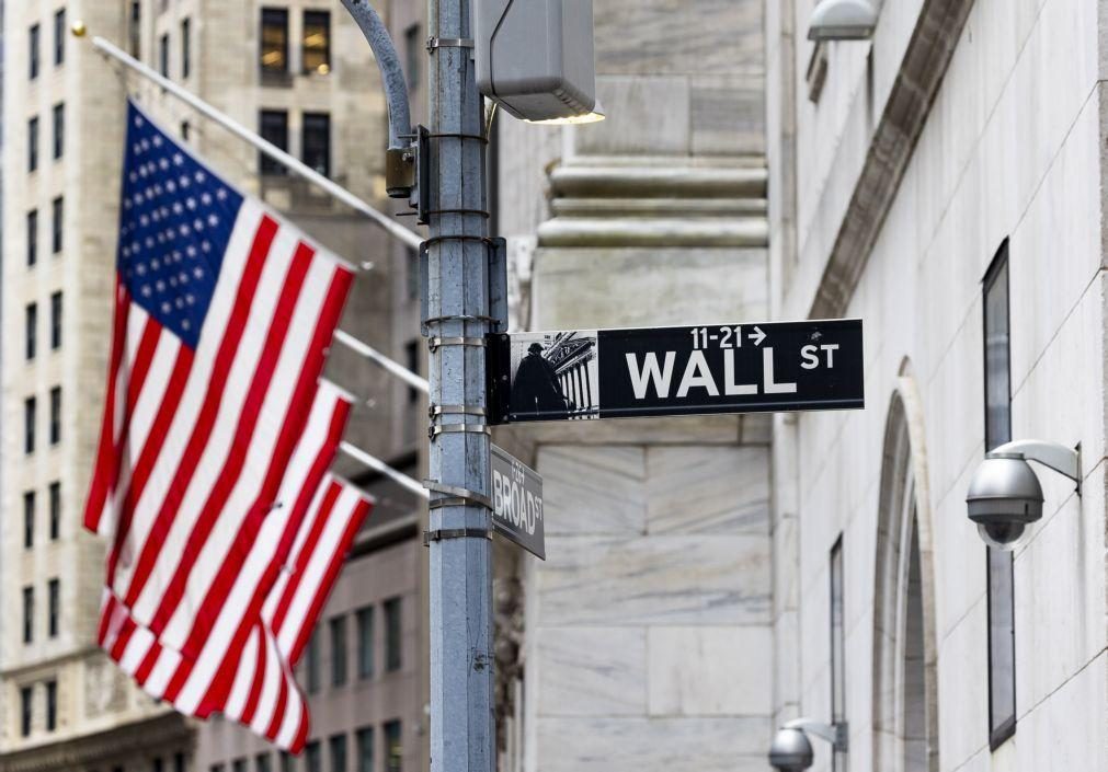 Wall Street segue no 'verde' e amplia os ganhos