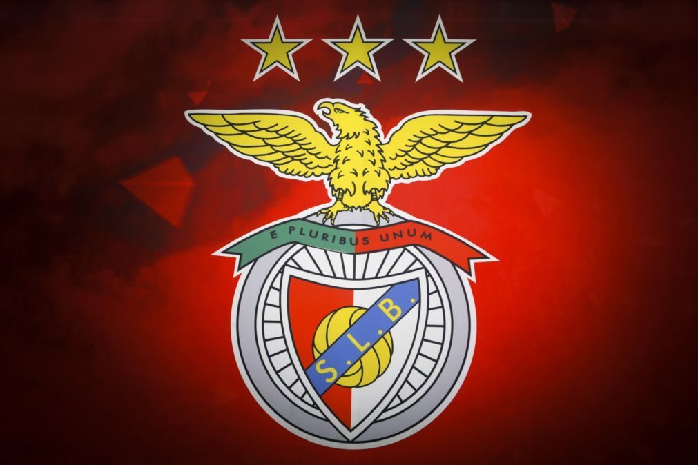 Benfica empata em Eindhoven e apura-se para a fase de grupos da 'Champions'