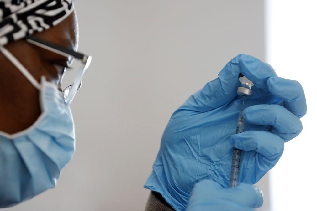 Covid-19: África deve vacinar entre 70 e 80% da população para garantir imunidade - CDC