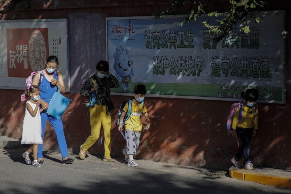 China veta testes escritos para crianças de 6 e 7 anos para aliviar pressão nas escolas