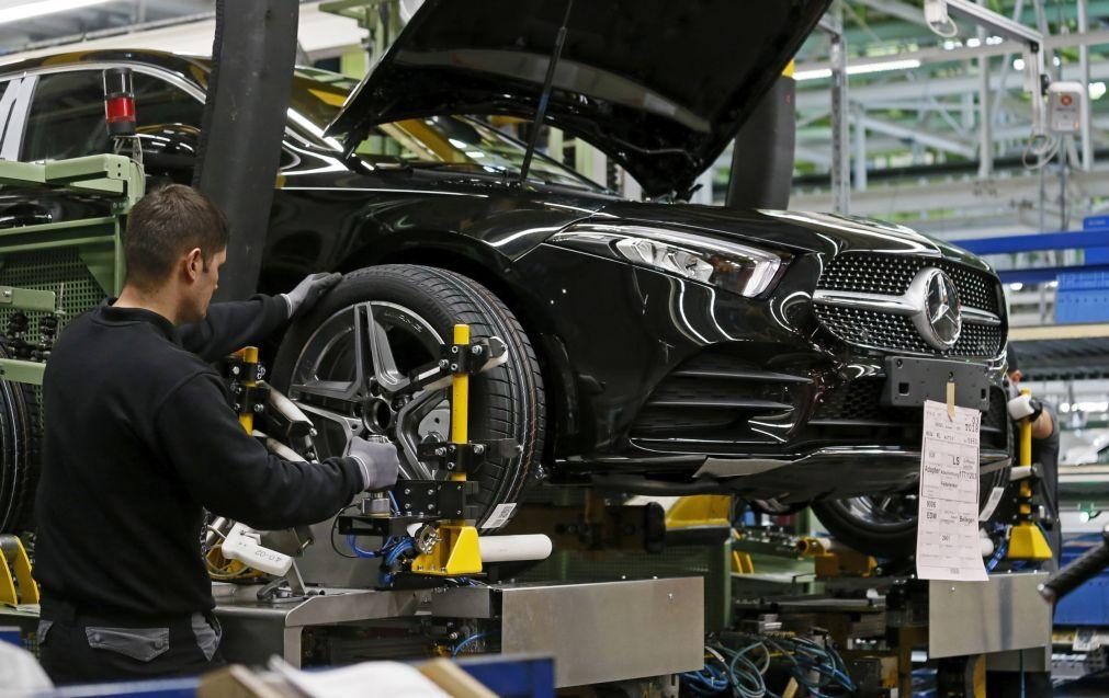Confiança da indústria automóvel alemã cai em agosto por falta de 'chips' - Ifo