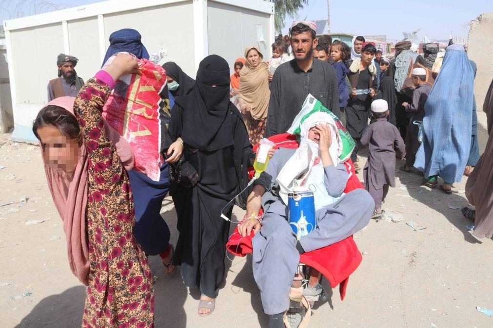 Afeganistão: Emirados enviam avião com ajuda humanitária