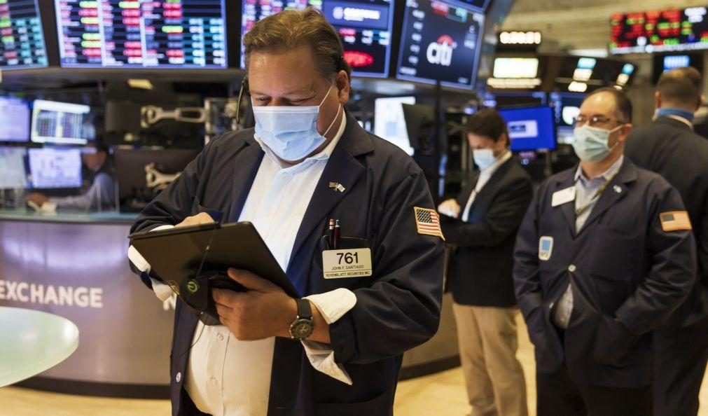 Receios de desaceleração da retoma travam ganhos em Wall Street