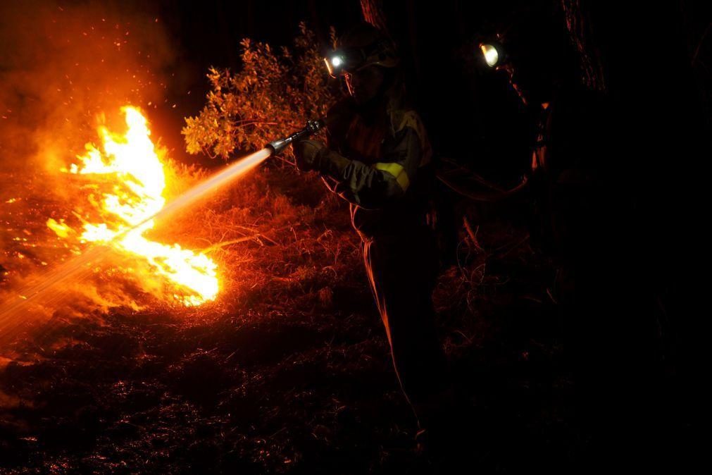 Fogo no sul de Espanha já provocou morte a Um bombeiro e retirada de 1.000 pessoas