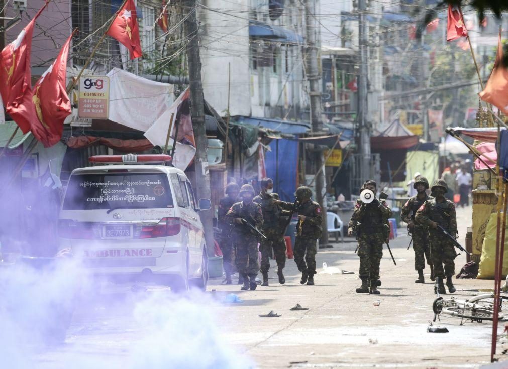 Myanmar: Pelo menos 20 soldados mortos após declaração de guerra ao regime militar