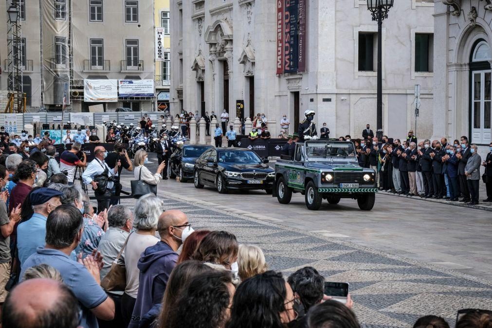 Sampaio: Aplauso de vários minutos para antigo Presidente na Praça do Município