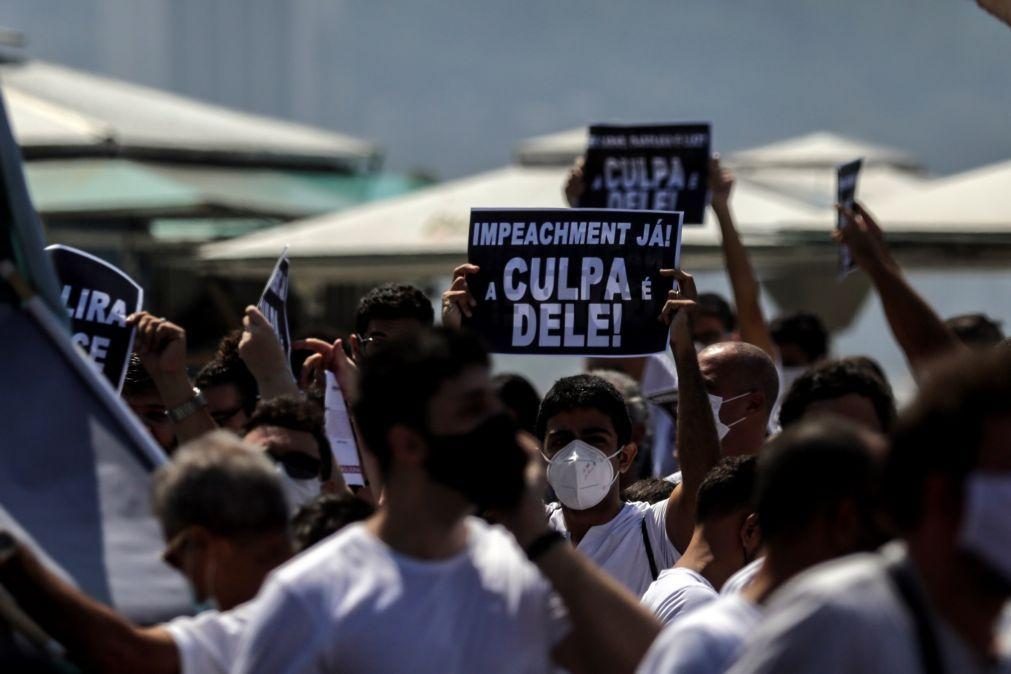 Manifestações no Brasil pedem a destituição de Presidente Bolsonaro