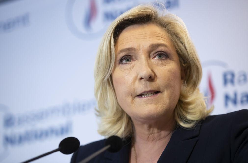 Marine Le Pen e Anne Hidalgo lançam-se nas presidenciais francesas de 2022