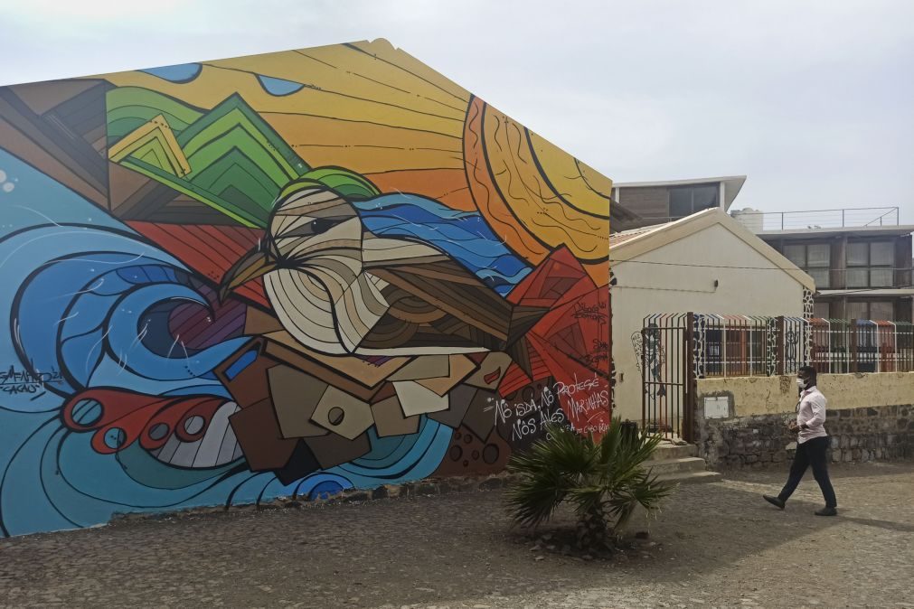 Murais e cor levam proteção das espécies marinhas às escolas de São Vicente