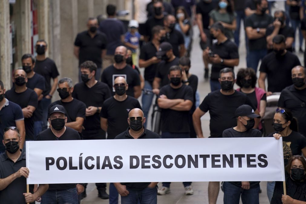 Polícias protestam junto à residência de António Costa