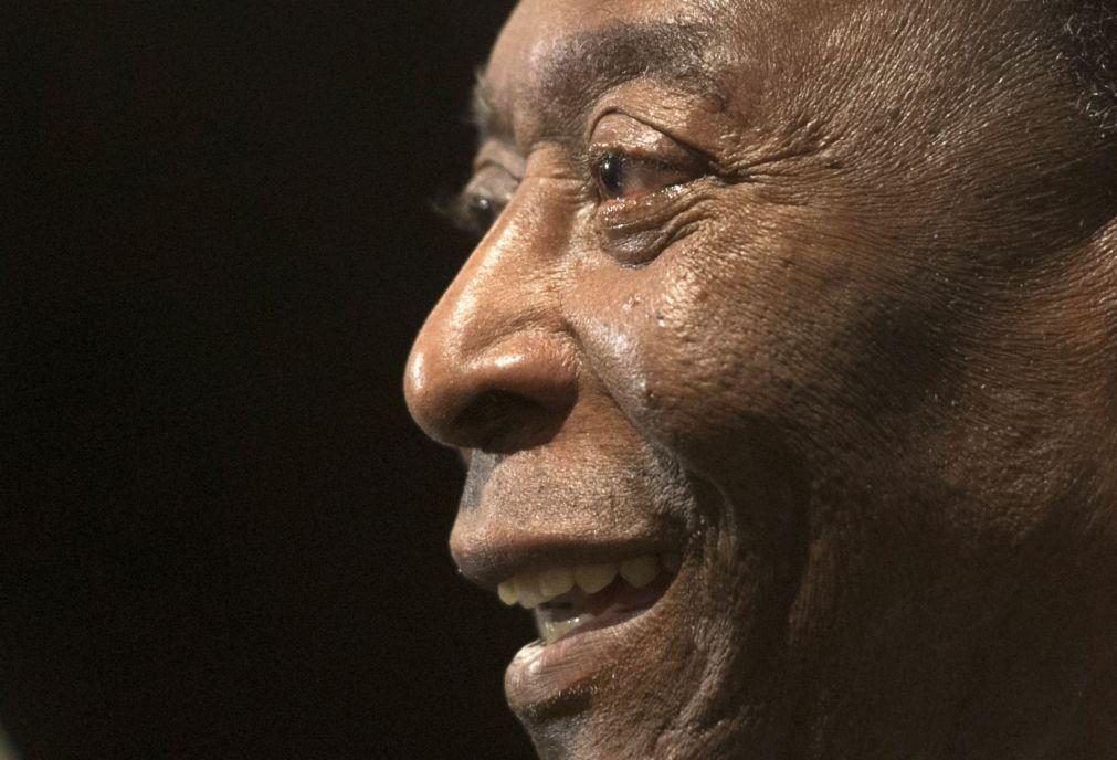 Pelé novamente internado nos cuidados intensivos