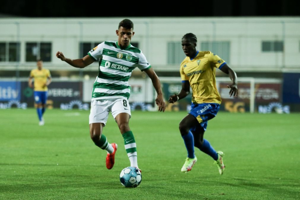 Sporting vence no Estoril e Ajax esmaga o Cambuur por 9-0 no campeonato