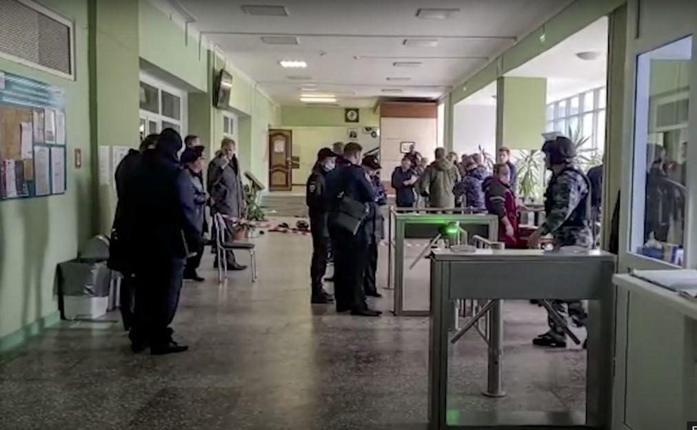 Confirmadas seis mortes em tiroteio numa universidade russa
