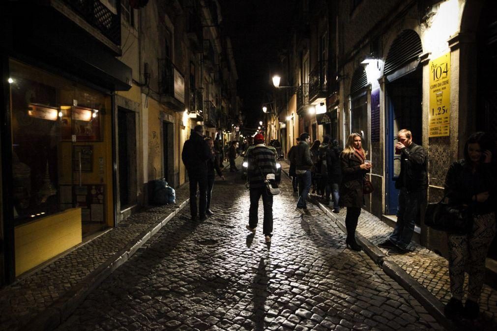 Homem diz ter sido agredido com garrafa na cabeça no Bairro Alto