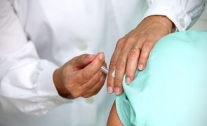 Covid-19: EMA aprova comercialização de quinta vacina