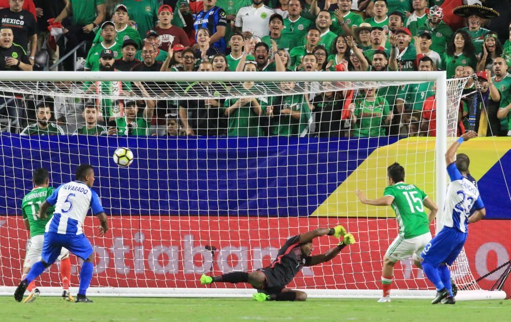 México apura-se para as 'meias' da Gold Cup