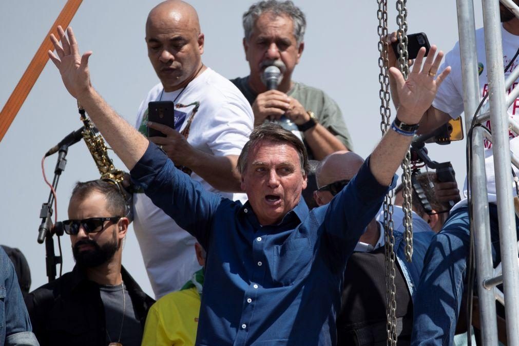 Bolsonaro diz que menino de 6 anos que brinca com arma é um 