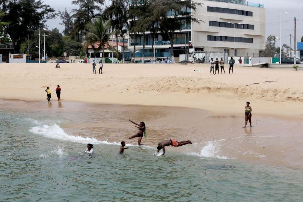 Covid-19: Angola volta a proibir acesso às praias e exige certificado de vacinas em locais públicos