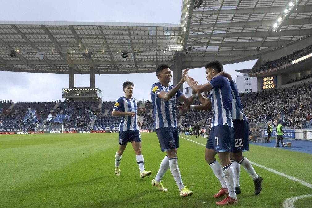 FC Porto vence Paços de Ferreira em partida em que Taremi é expulso por simular queda na área