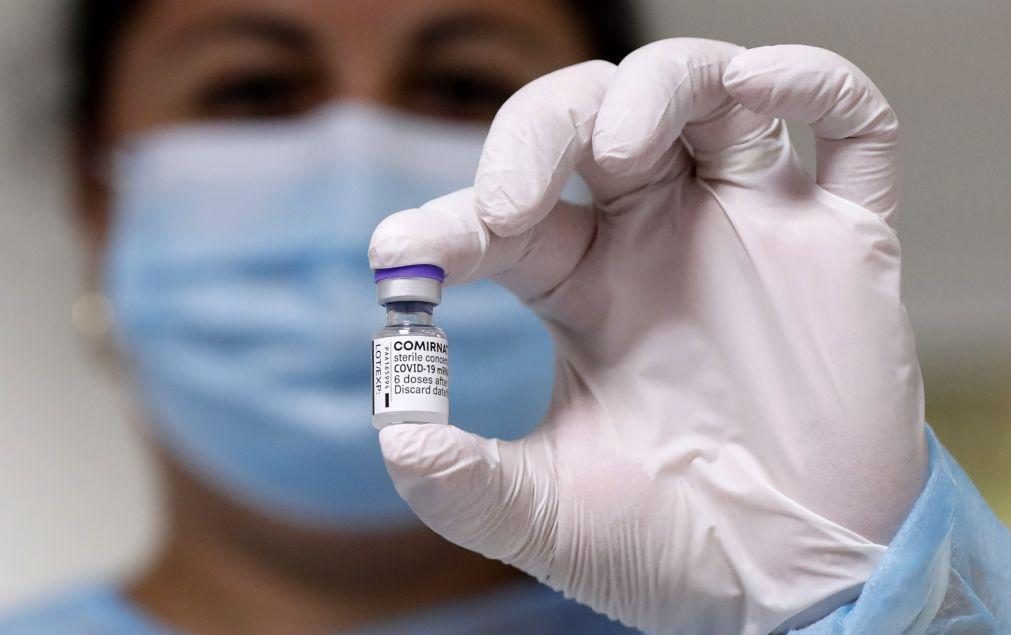 Covid-19: Regulador da UE só aprova terceira dose de vacina para imunodeprimidos