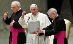 Papa Francisco manifesta vergonha pela 