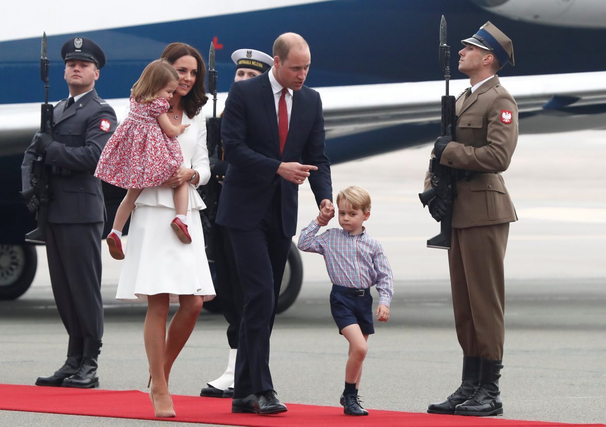 Aniversário da Rainha de Inglaterra: A queda de Charlotte e a reprimenda a George