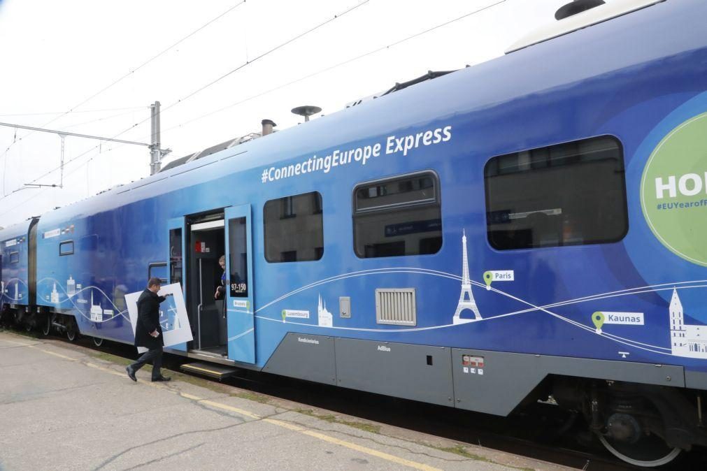 Comboio europeu chega a Paris após viagem de 36 dias com partida em Lisboa