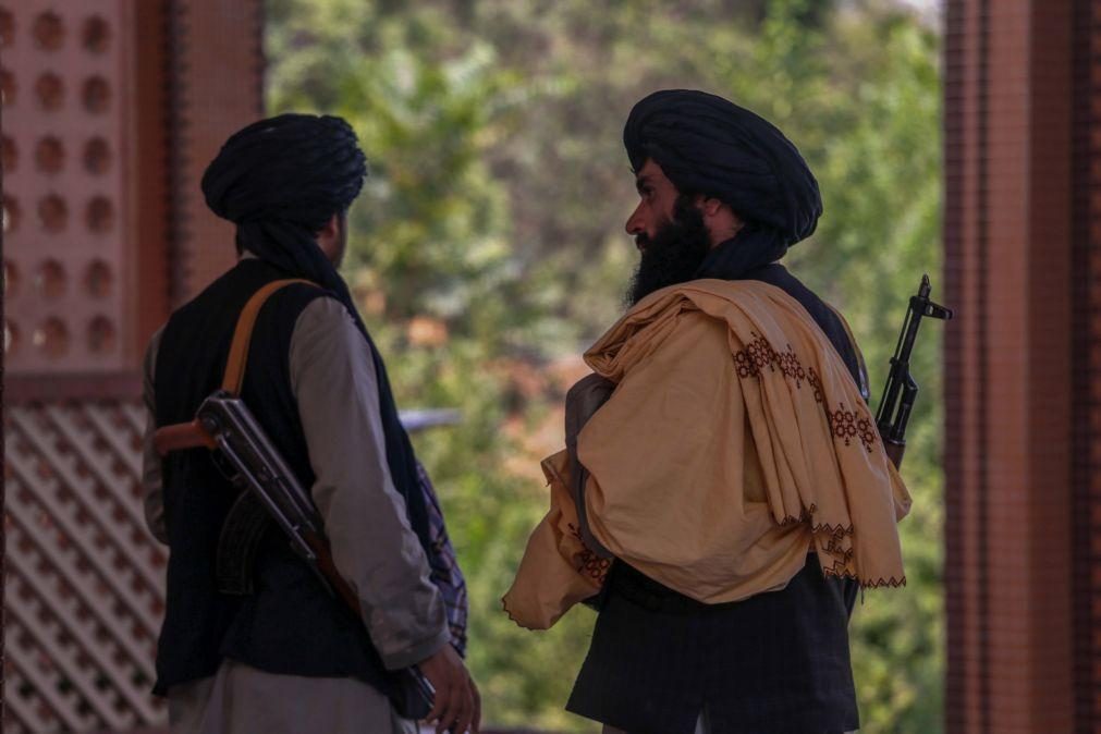 Rússia vai convidar talibãs para negociações internacionais em Moscovo