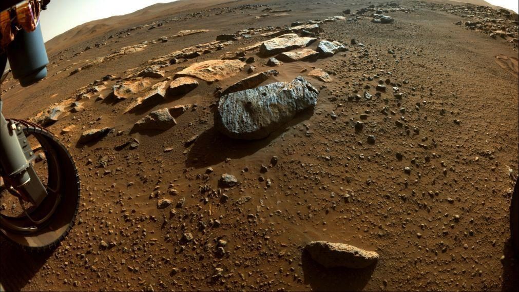 Imagens indicam que cratera em Marte já foi um lago tranquilo